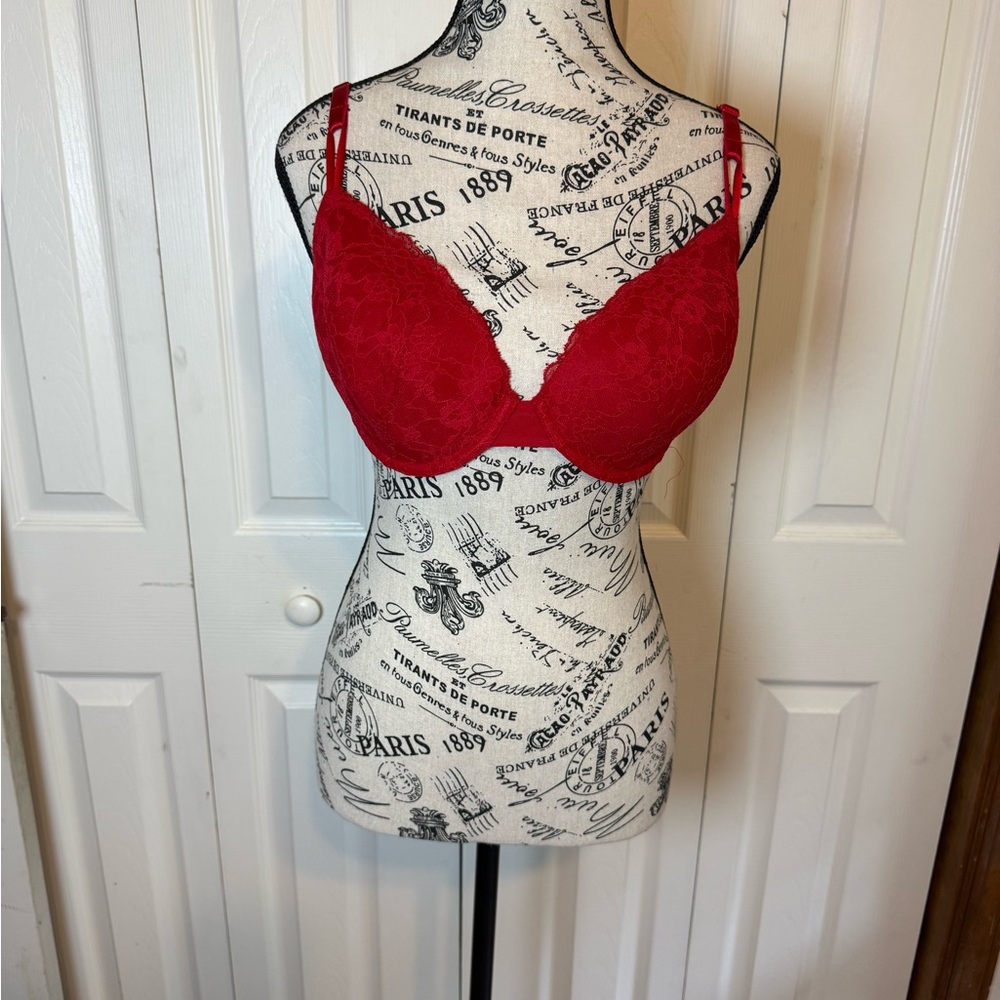 Victoria's Secret‎ Vibrant Red Bra